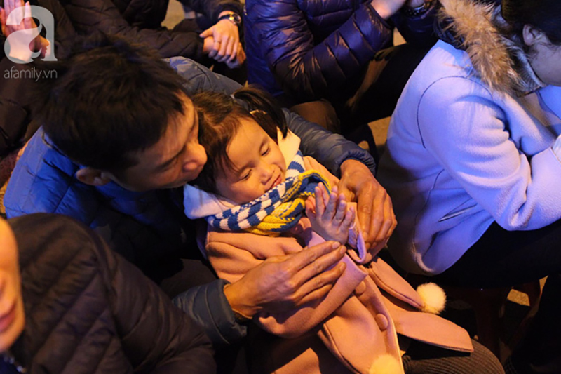 Chùm ảnh: Hàng nghìn người dân đổ về chùa Phúc Khánh cúng sao giải hạn đầu năm